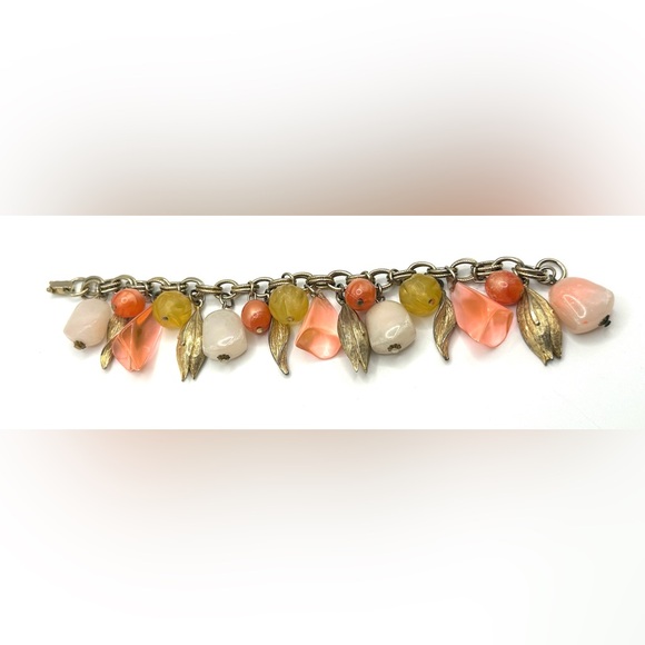 Vintage 1960s Chunky Lucite Bead and Gold Leaf Charm Bracelet - Picture 10 of 12